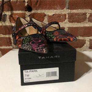 Tahari TA-Park size 7 flats